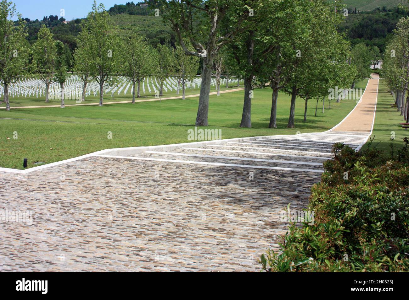 Eingang mit Garten des Gedenkfriedhofs der amerikanischen Soldaten, die im zweiten Weltkrieg in florenz italien gefallen sind Stockfoto