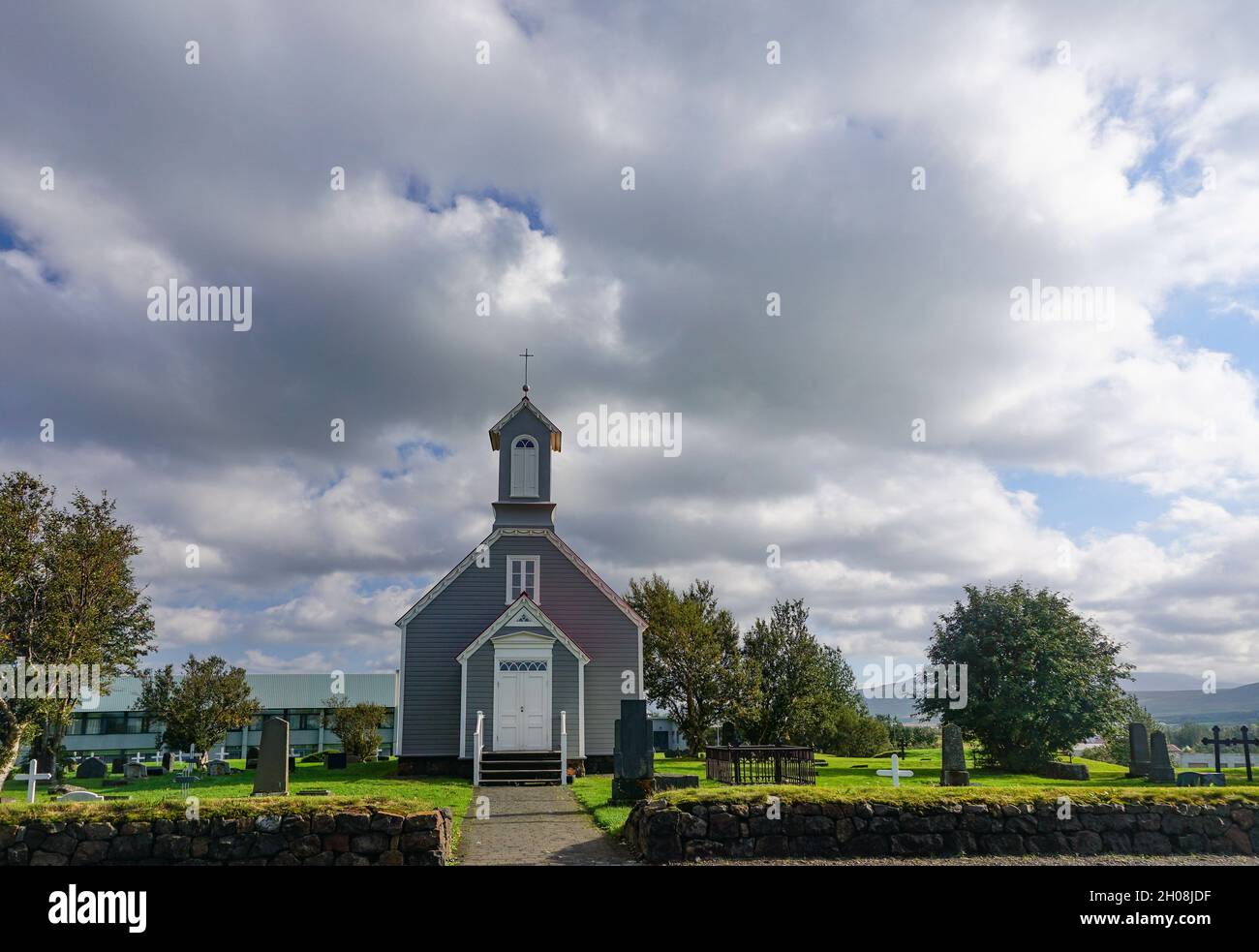 Reykholt, Island: Die alte Kirche (1886-1887) in Snorrastofa, das Gehöft des isländischen Saga-Schriftstellers Snorri Sturluson (1179–1241). Stockfoto