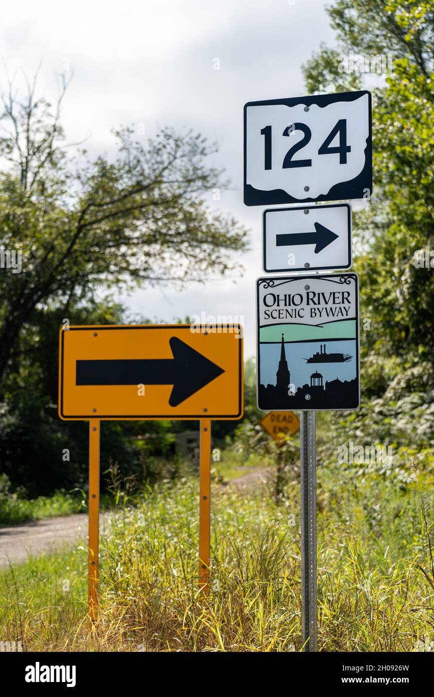 Portland, Ohio - 9. September 2021: Schild für die Ohio River Scenic Byway und Route 124 Stockfoto
