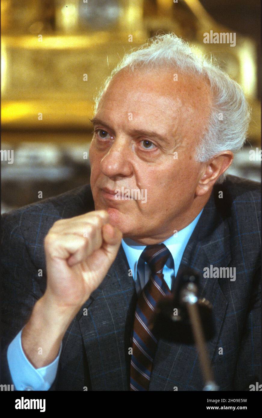 Außenminister Eduard Schewardnadse von der Union der Sozialistischen Sowjetrepubliken hält am 18. September 1987 eine Pressekonferenz in der sowjetischen Botschaft in Washington, D.C., ab. Shevardnadze starb am 7. Juli 2014 im Alter von 86 Jahren.Quelle: Arnie Sachs / CNP / MediaPunch Stockfoto