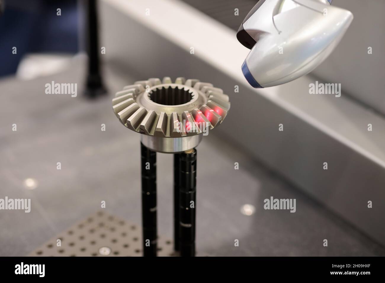 Hochpräzises optisches 3D-Scannen des Werkstücks für das Reverse Engineering. Selektiver Fokus. Stockfoto
