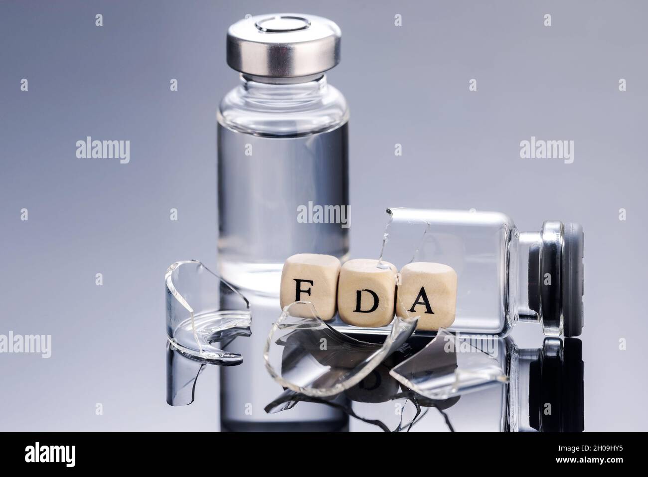 Das Konzept der Ablehnung neuer Medikamente, Impfstoffe und Biopharmazeutika durch die FDA. Stockfoto