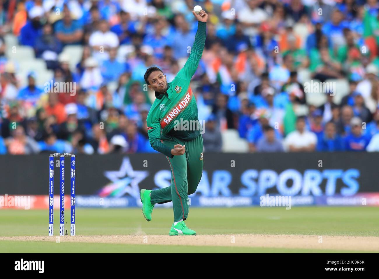 Birmingham, Großbritannien. Juli 2019. Bangladesh Cricket-Spieler Shakib Al Hasan in Aktion während des 40. Spiels des ICC (International Cricket Council) Cricket World Cup 2019 zwischen Indien und Bangladesch in Birmingham in England. Indien gewann mit 28 Läufen. (Foto von MD Manik/SOPA Images/Sipa USA) Quelle: SIPA USA/Alamy Live News Stockfoto