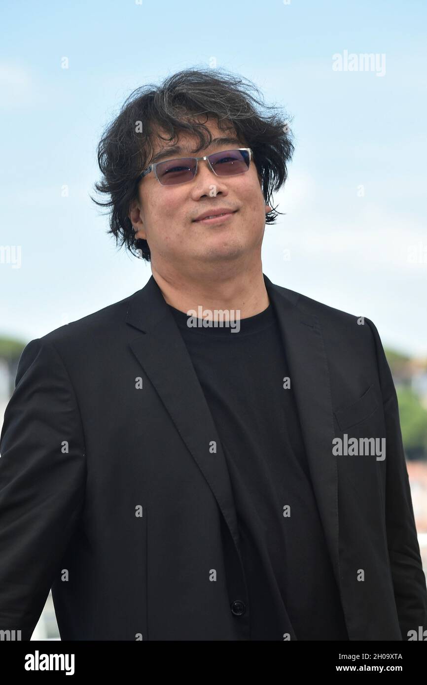 74. Auflage der Filmfestspiele von Cannes: Der südkoreanische Regisseur Bong Joon ho, der 2019 für seinen Film „Parasit“ die Palme d'Or verliehen hat, der während des Films posiert Stockfoto