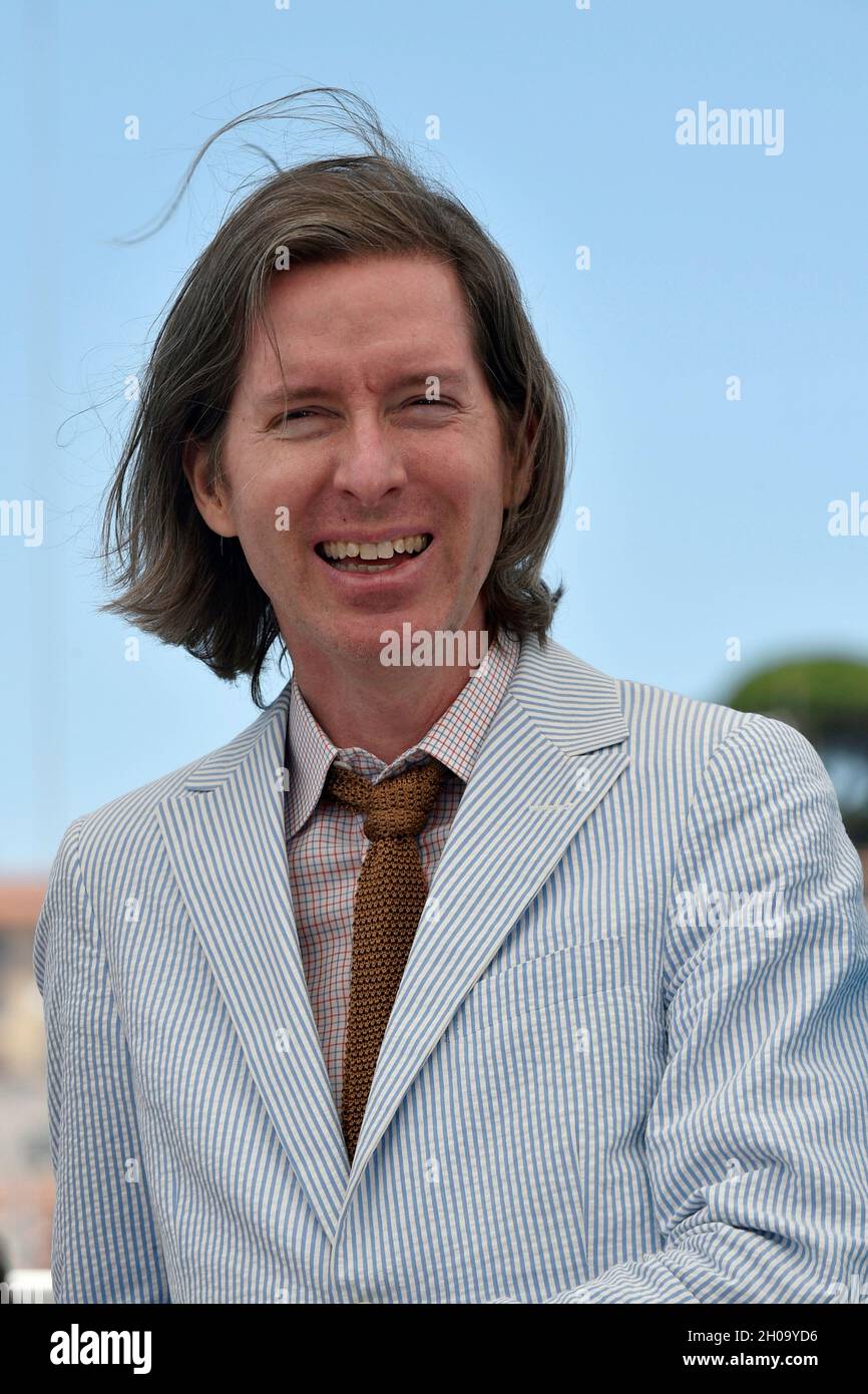 74. Auflage der Filmfestspiele von Cannes: regisseur Wes Anderson posiert während einer Fotoserie für seinen Film „The French Dispatch“ am 13. Juli 2021 Stockfoto