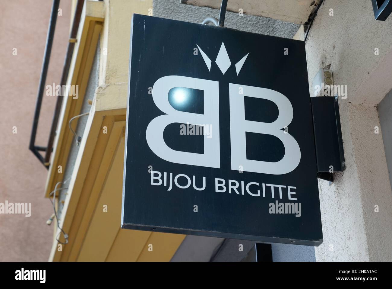 toulouse , occitanie Frankreich - 06 25 2021 : Bijou Brigitte bb-Logo Marke  und Text Schild vor dem Geschäft Modeschmuck und trendige Accessoires  boutiqu Stockfotografie - Alamy