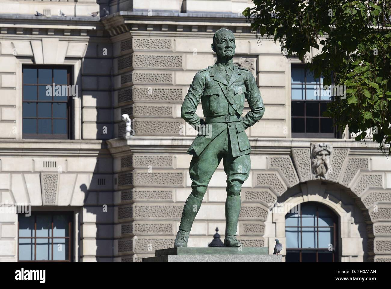 London, England, Großbritannien. Statue (1956; Jacob Epstein) des Feldmarschalls Jan Christian Smuts (1870-1950) auf dem Parliament Square - restauriert 2017 Stockfoto