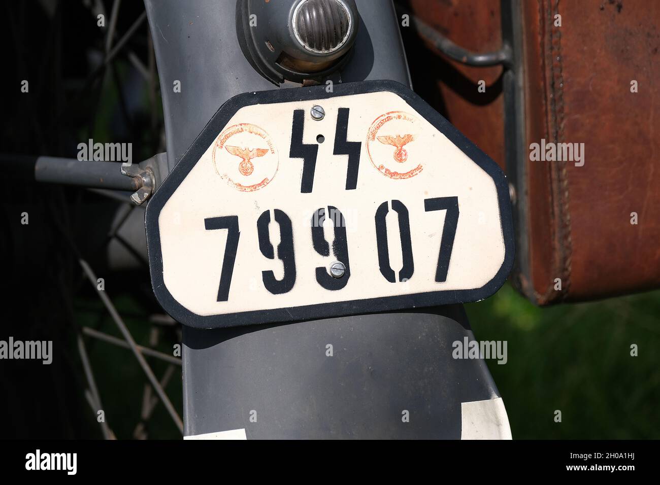 SS-Fahrrad-Nummernschild. Deutsch, zweiter Weltkrieg. Replikat. Stockfoto