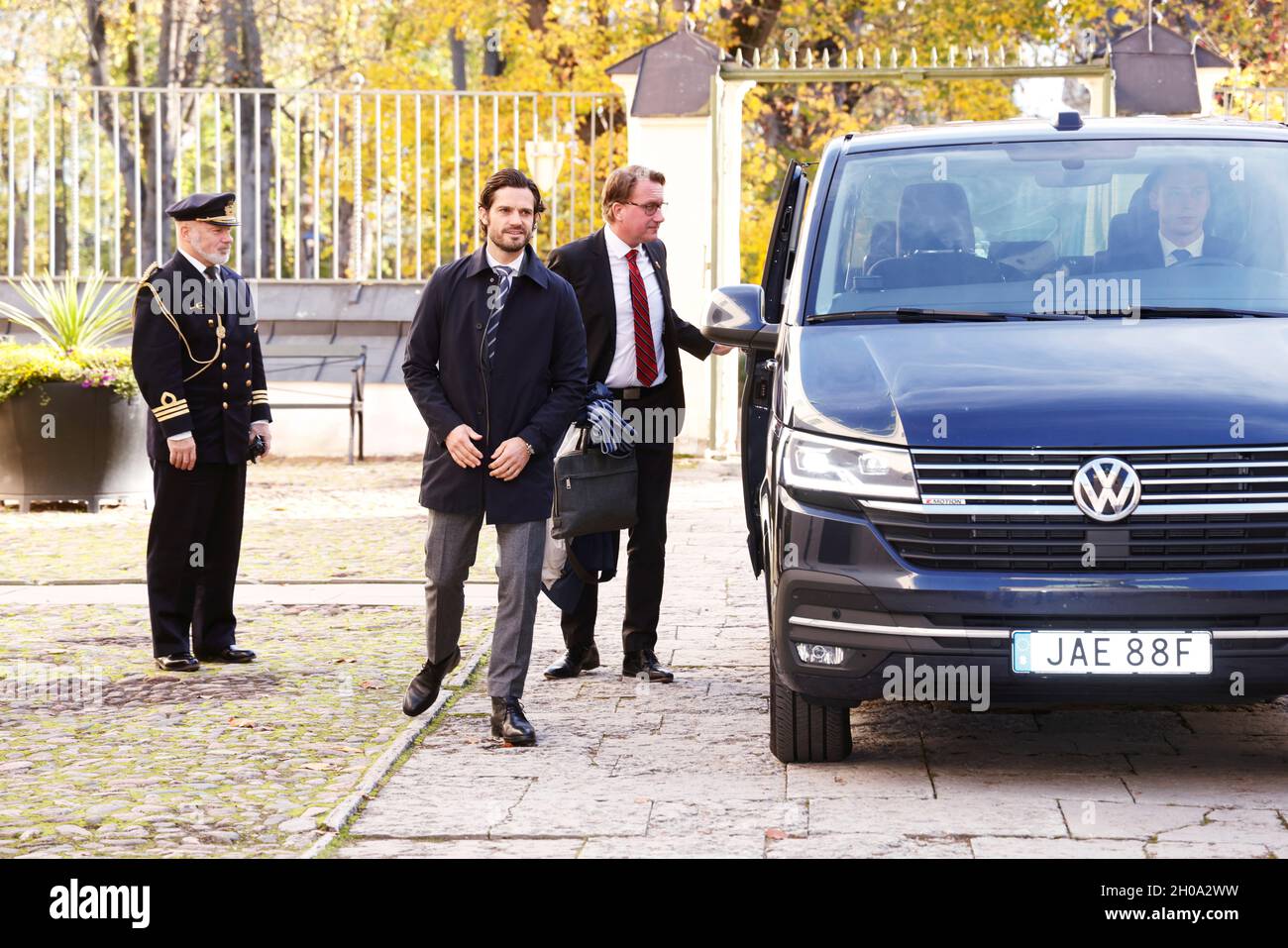 Prinz Carl Philipp kommt am 12. Oktober 2021 auf der Burg Linköping in Linköping, Schweden, an. Der Prinz ist auf einem eintägigen Besuch in Ostergotland. Foto: Stefan Jerrevang / TT-Code 60160 Stockfoto