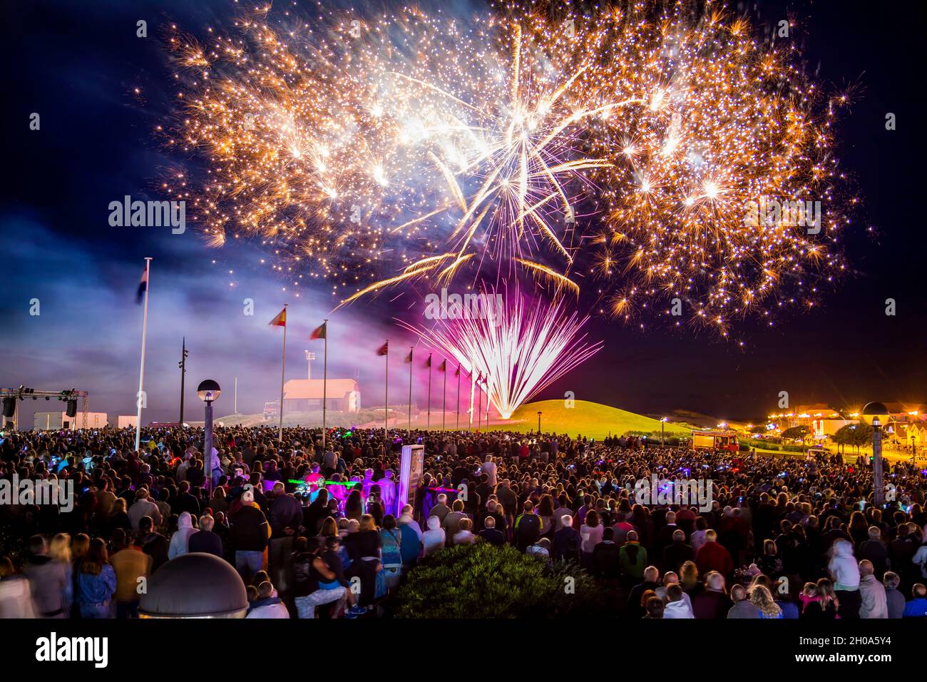 Biscarrosse Plage (Südwestfrankreich): Feuerwerk am 14. Juli (Bastille-Tag) Stockfoto