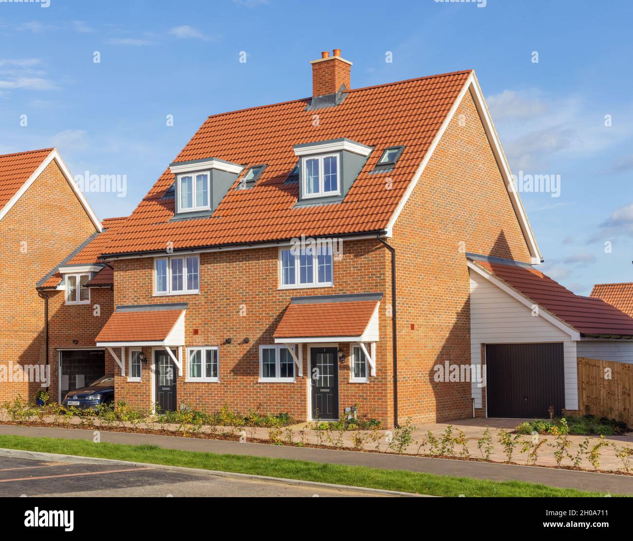 Neubau von Häusern in der St. Michael's Hurst-Entwicklung, Bishop's Stortford, Hertfordshire. VEREINIGTES KÖNIGREICH Stockfoto