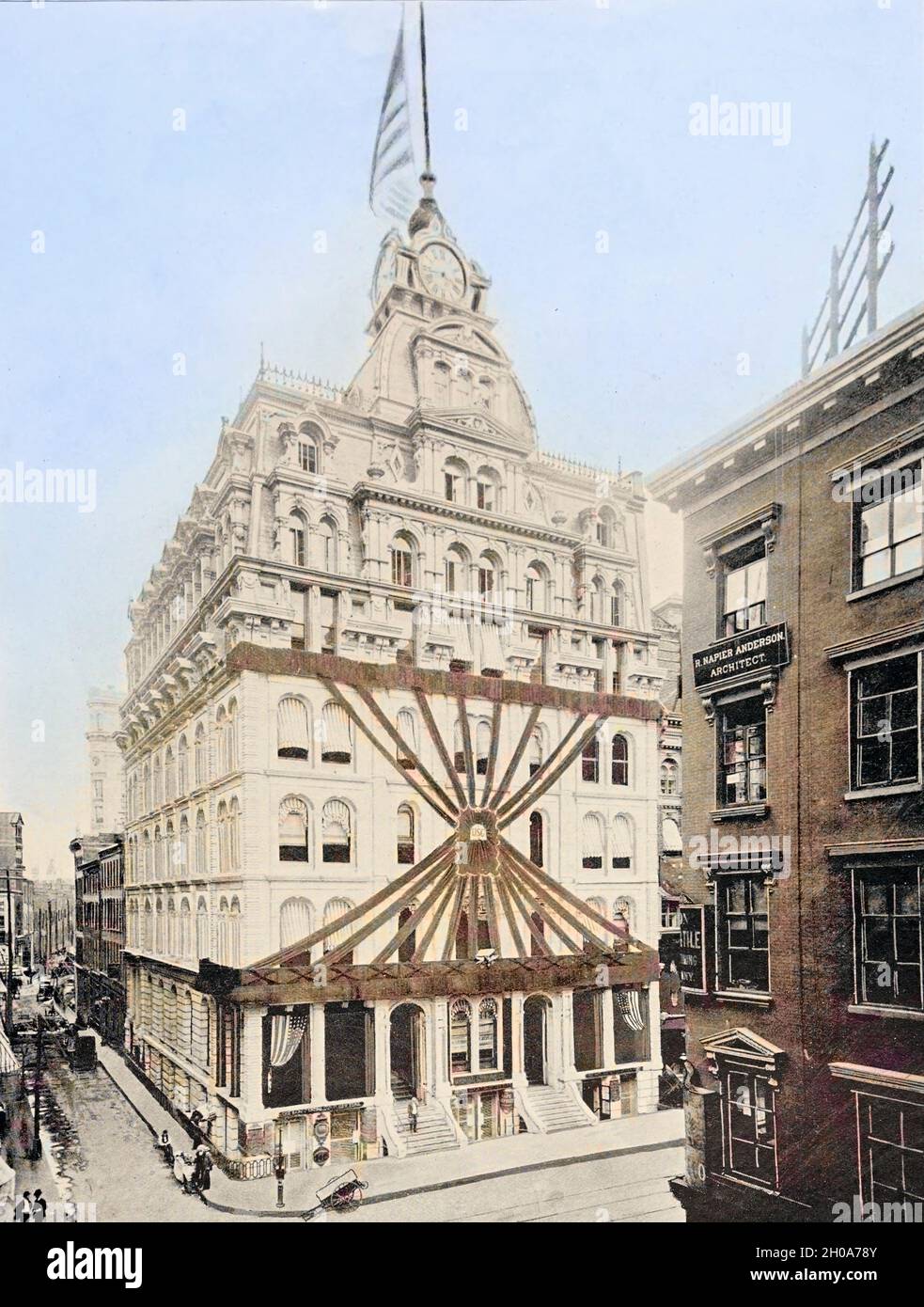The Building No. 146 Broadway, wie drapiert 8. August 1885 aus dem amerikanischen Bürgerkrieg Buch und Grant Album : 'Art Immortelles' : Eine Mappe aus Halbton-Reproduktionen von seltenen und teuren Fotografien, die die Erinnerung an General Ulysses S. Grant verewigen sollen und Szenen und Vorfälle im Zusammenhang mit dem Bürgerkrieg darstellen, veröffentlicht in Boston und New York von W. H. Allen im Jahr 1894 Stockfoto