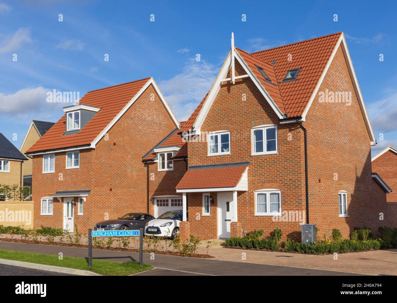 Neubau von Häusern in der St. Michael's Hurst-Entwicklung, Bishop's Stortford, Hertfordshire. VEREINIGTES KÖNIGREICH Stockfoto