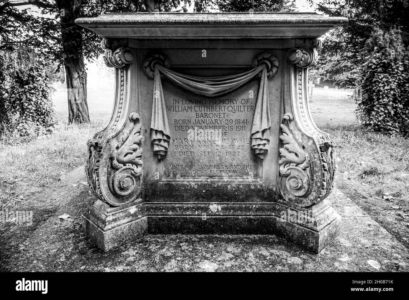 Grab von Sir William Cuthbert Quilter, St. Mary the Virgin Church, Bawdsey, Suffolk, East Anglia Stockfoto