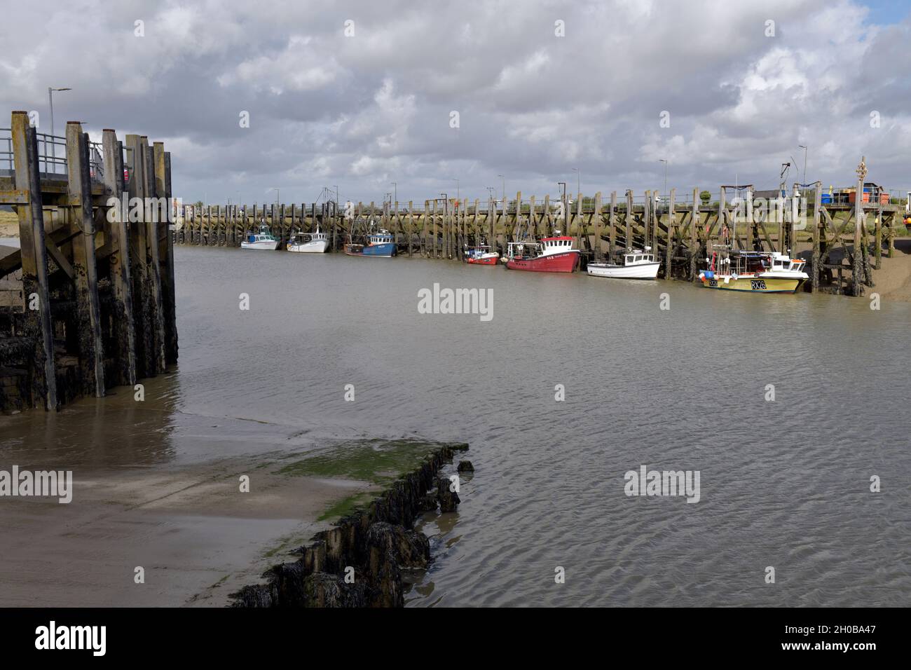 Fischerboote vertäuten Roggen im Osten von sussex england Stockfoto