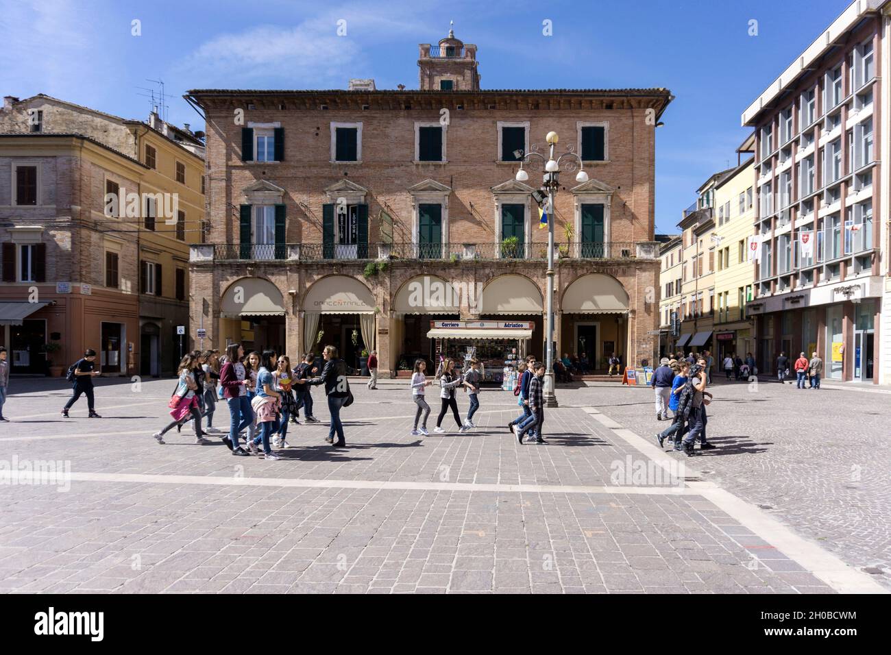 Platz Der Republik, Menschen, Jesi, Marken, Italien, Europa Stockfoto