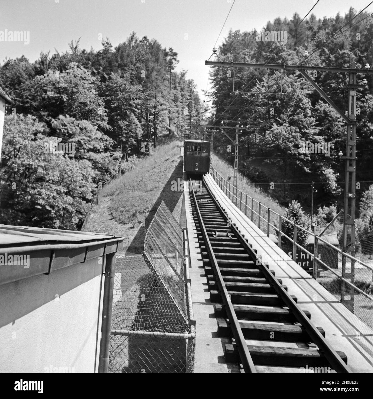 Blick in die Strecke der Zahnradbahn in Stuttgart, Deutschland, 1930er Jahre. Blick auf die Spur der Zahnradbahn Stuttgart, Deutschland 1930. Stockfoto