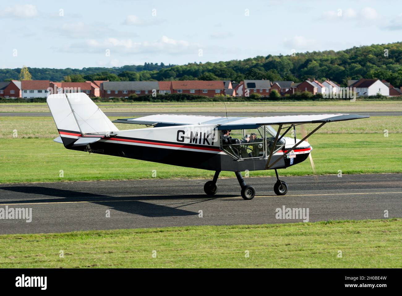 RANS S6-ESA Microlight (G-MIKI) am Wellesbourne Airfield, Warwickshire, Großbritannien Stockfoto