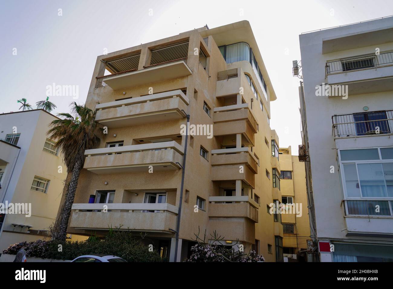 134 Hayarkon Street, Tel Aviv wurde 1939 von den Architekten Goldenberg-Pinnaker erbaut. Die Weiße Stadt in Tel Aviv bezieht sich auf eine Sammlung von über 4,000 Gebäuden Stockfoto