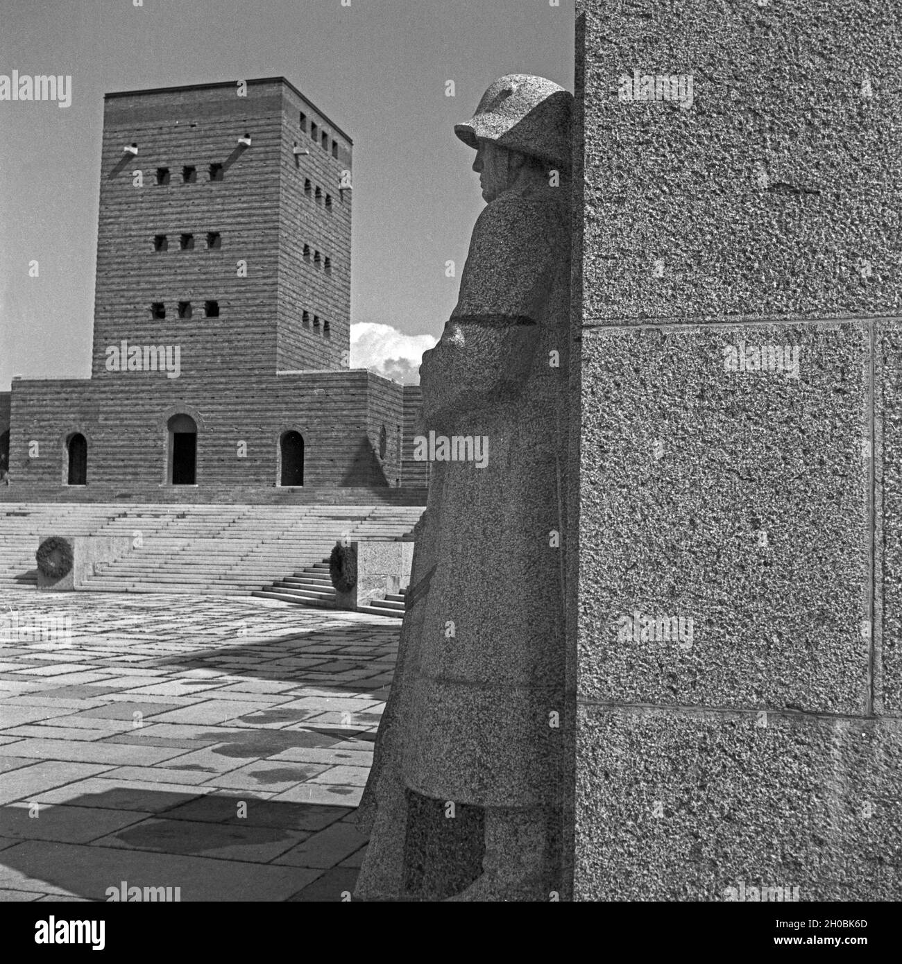 Innenhof im Tannenberg in Ostpreußen Denkmal bei Hohenstein, Deutschland 1930er Jahre. Innenhof am Tannenberg Monument in der Nähe von hohenstein in Ostpreußen, Deutschland 1930. Stockfoto