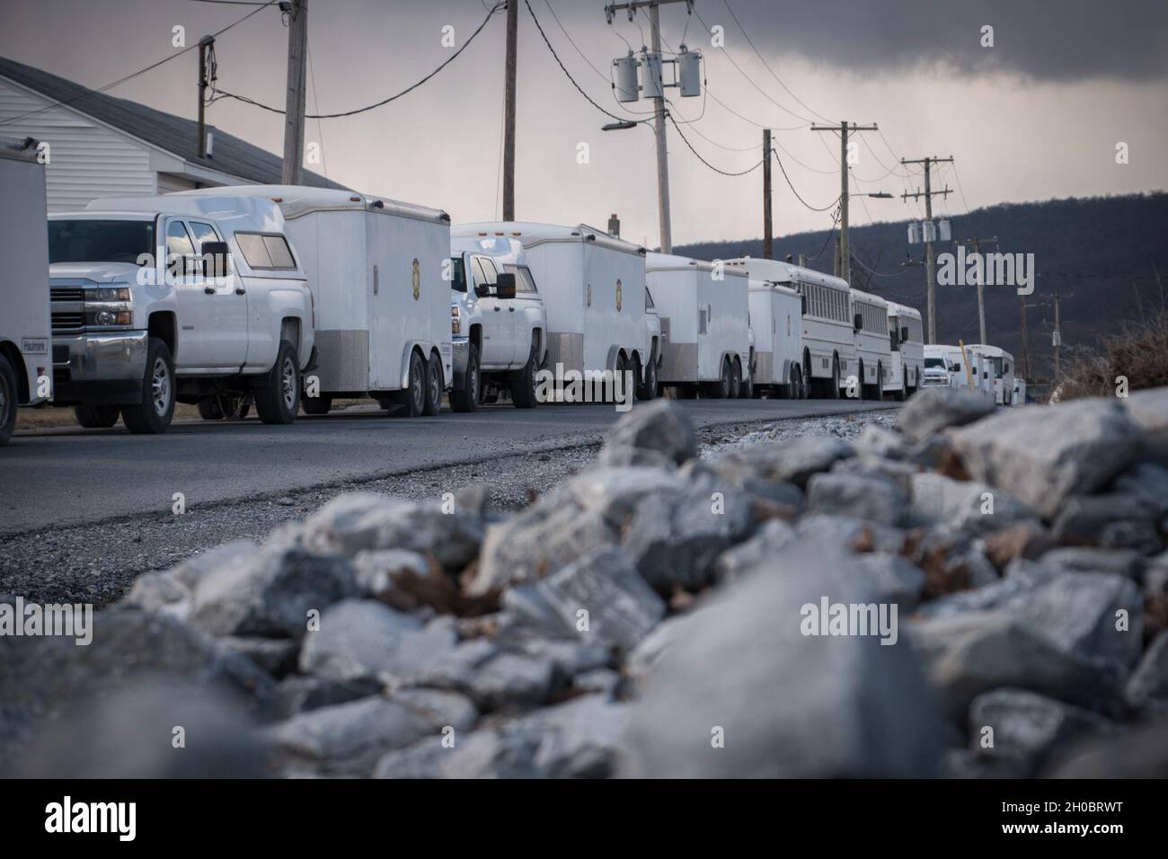 Fahrzeuge der Ohio Homeland Response Force (HRF) werden in der Nähe von Washington, D.C. zur Unterstützung der 59. Amtseinführung des Präsidenten am 20. Januar 2021 eingesetzt. Die HRF ist eine Einheit der Ohio National Guard, die sich darauf spezialisiert hat, Menschenleben zu retten und menschliches Leid während eines natürlichen, von Menschen geschafften oder terroristischen Vorfalls in den Vereinigten Staaten zu reduzieren, indem sie Such- und Extraktionsleistungen, Dekontamination sowie Unterstützung bei der Kontrolle und Kontrolle bereitstellt. Stockfoto