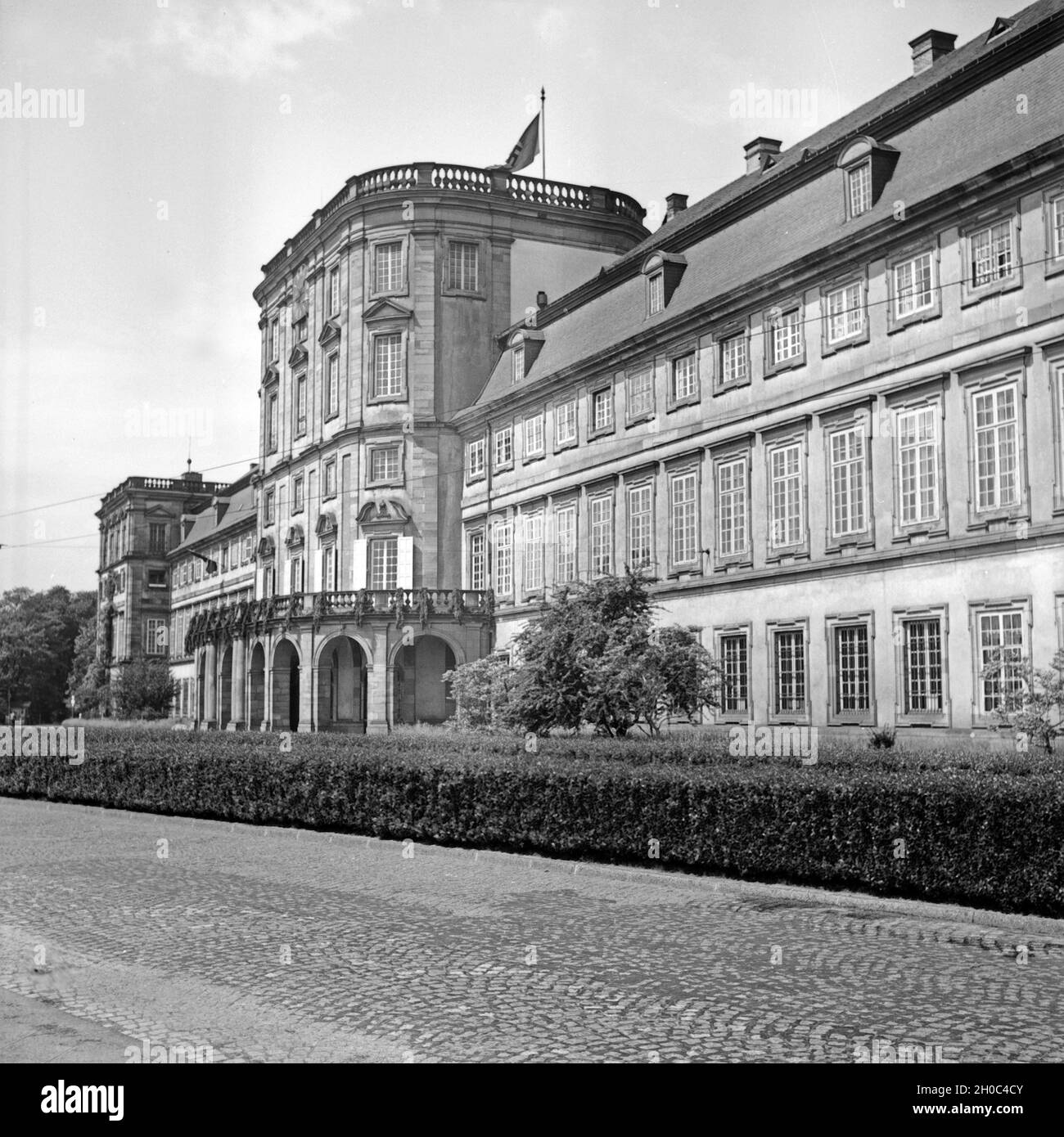 Frontseite des Strapaziert in Mannheim, Deutschland 1930er Jahr. Vor Schloss Mannheim, Deutschland 1930. Stockfoto
