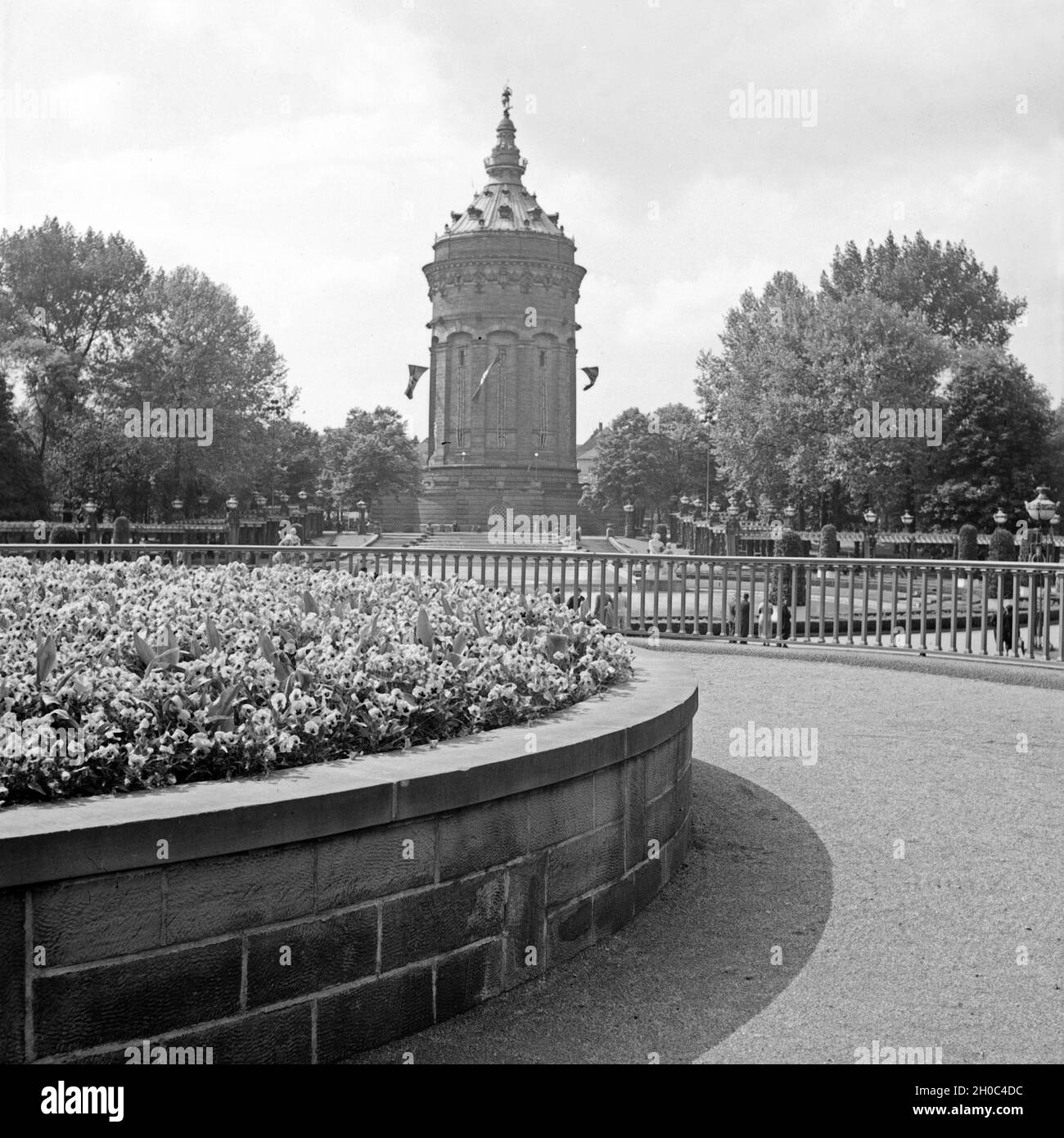 Der Wasserturm in Mannheim, Deutschland 1930er Jahre. Der Mannheimer Wasserturm, Deutschland 1930. Stockfoto
