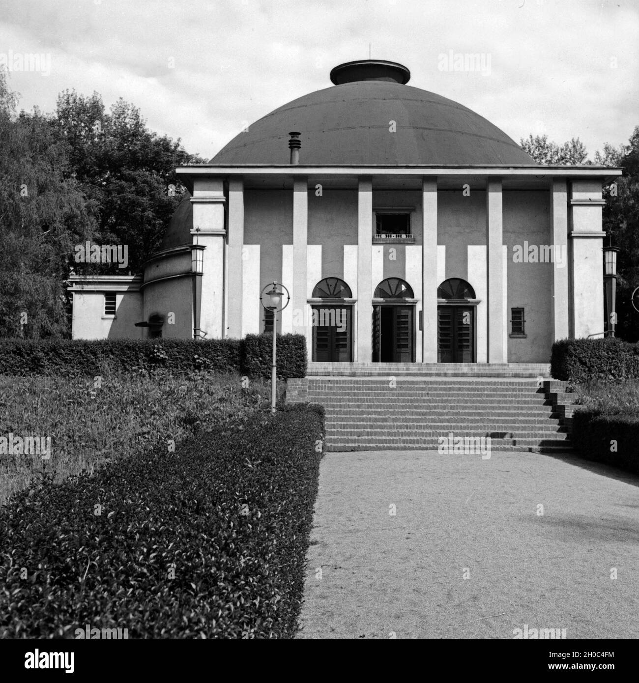 Das 1927 im Luisenpark in Mannheim eingeweihte Planetarium, Deutschland 1930er Jahre. Die Mannheimer Planetarium wurde 1927 im Luisenpark öffentlichen Gärten geöffnet. Stockfoto