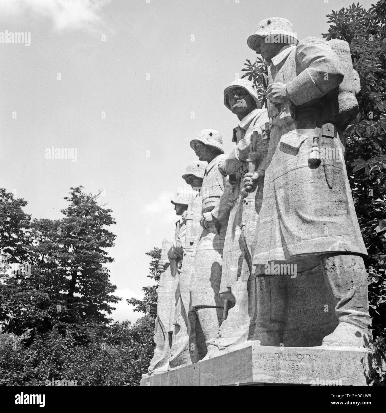 Denkmal für die Gefallenen des 1. Weltkrieges des Bildhauers Paul Birr in Worms, Deutschland 1930er Jahre. Denkmal für die Soldaten der WK1 von Bildhauer Paul Birr in Worms, Deutschland 1930. Stockfoto
