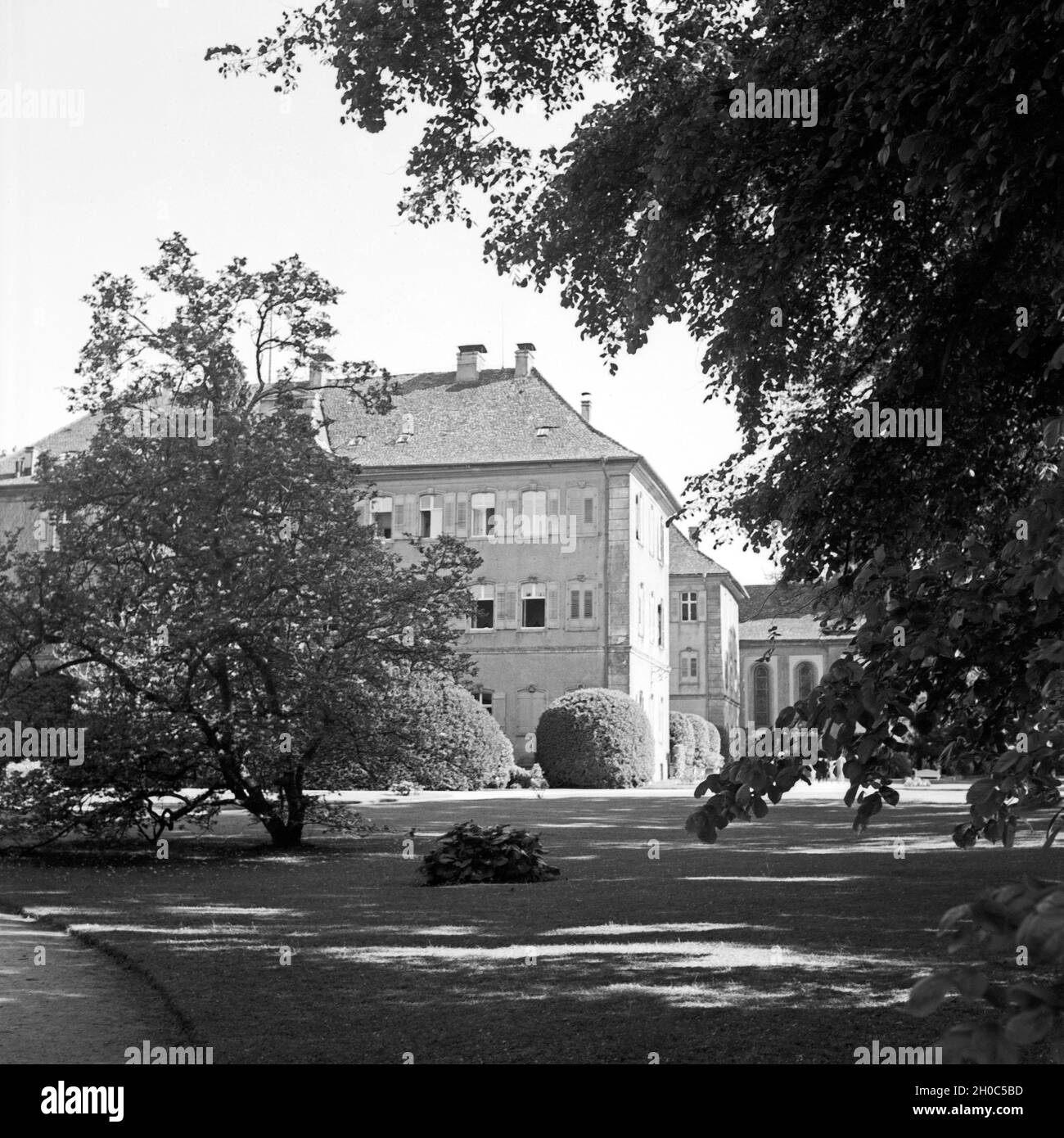 Das Deutschordensschloss mit dem Burgstall der Insel Mainau, Deutschland 1930er Jahre. Teutonic Knight Schloss auf der Insel Mainau, Deutschland 1930. Stockfoto