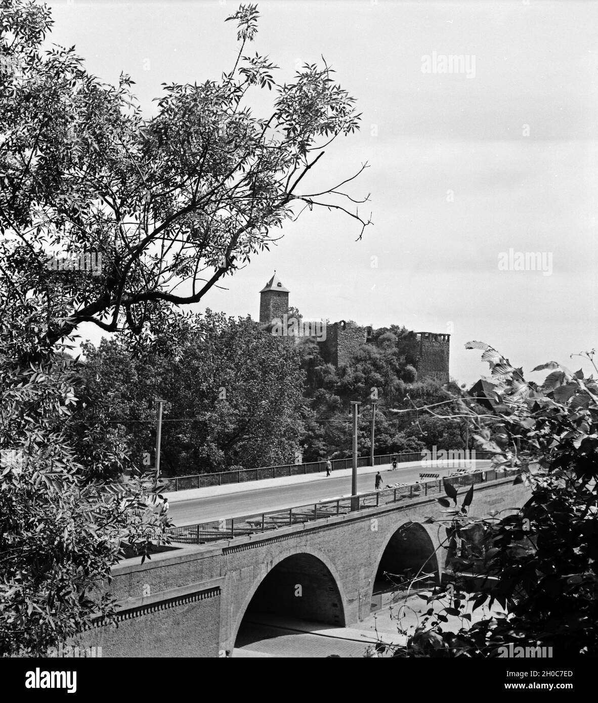 Burg Giebichenstein bei Halle/Saale, Deutschland 1930er Jahre. Burg Giebichenstein in der Nähe von Halle, Deutschland 1930. Stockfoto