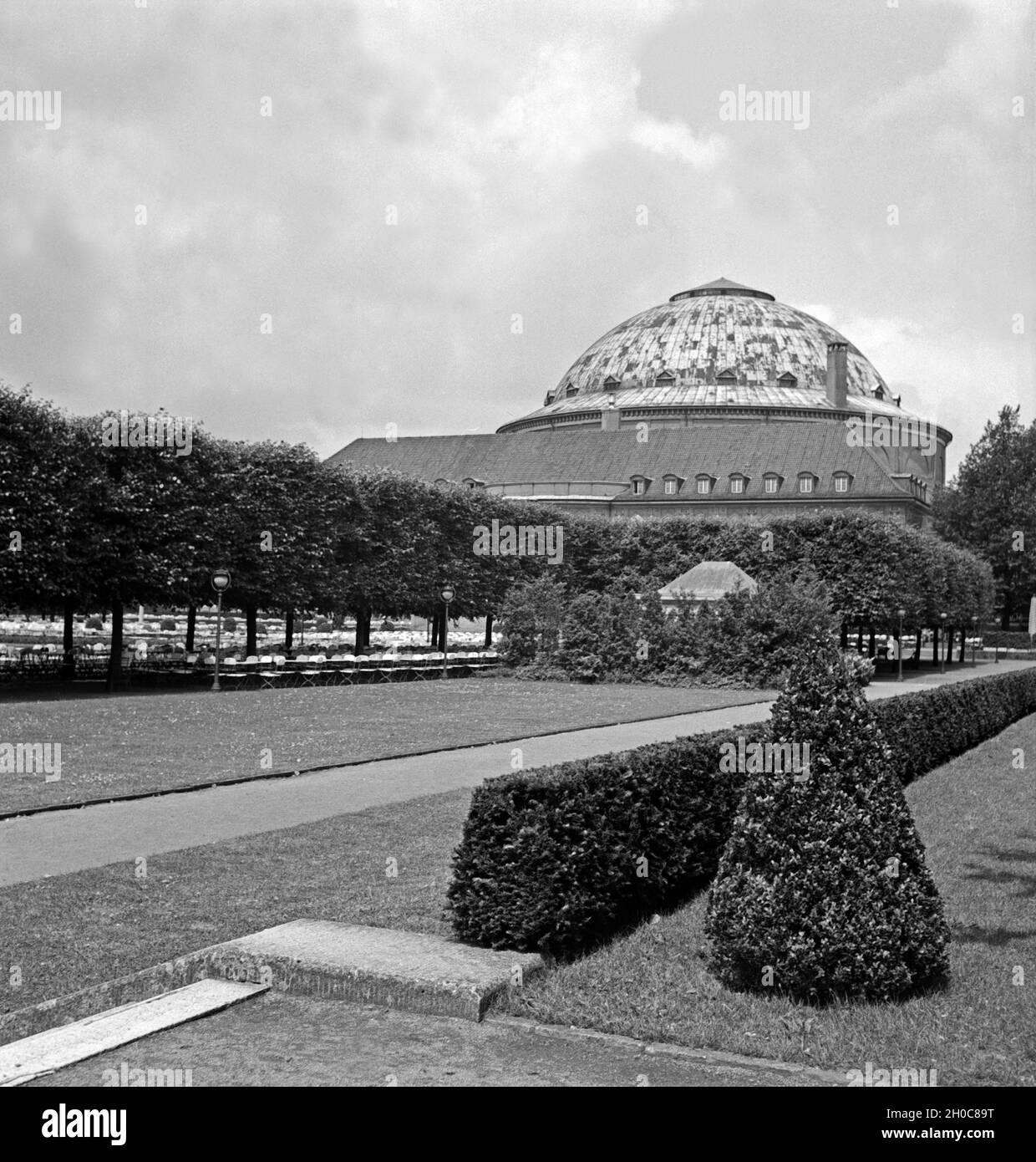 Blick in den Kuppelsaal der Stadthalle Hannover, Deutschland 1930er Jahre. Blick auf die Kuppel der Halle der Stadthalle Halle in Hannover, Deutschland 1930. Stockfoto