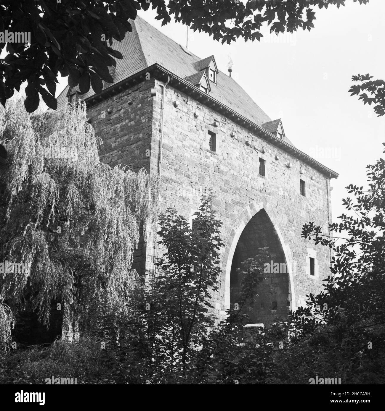Das ponttor Aachen von Süden, Deutschland 1930er Jahre. Ponttor, eines der Tore der Stadt Aachen, aus dem Süden, Deutschland 1930. Stockfoto
