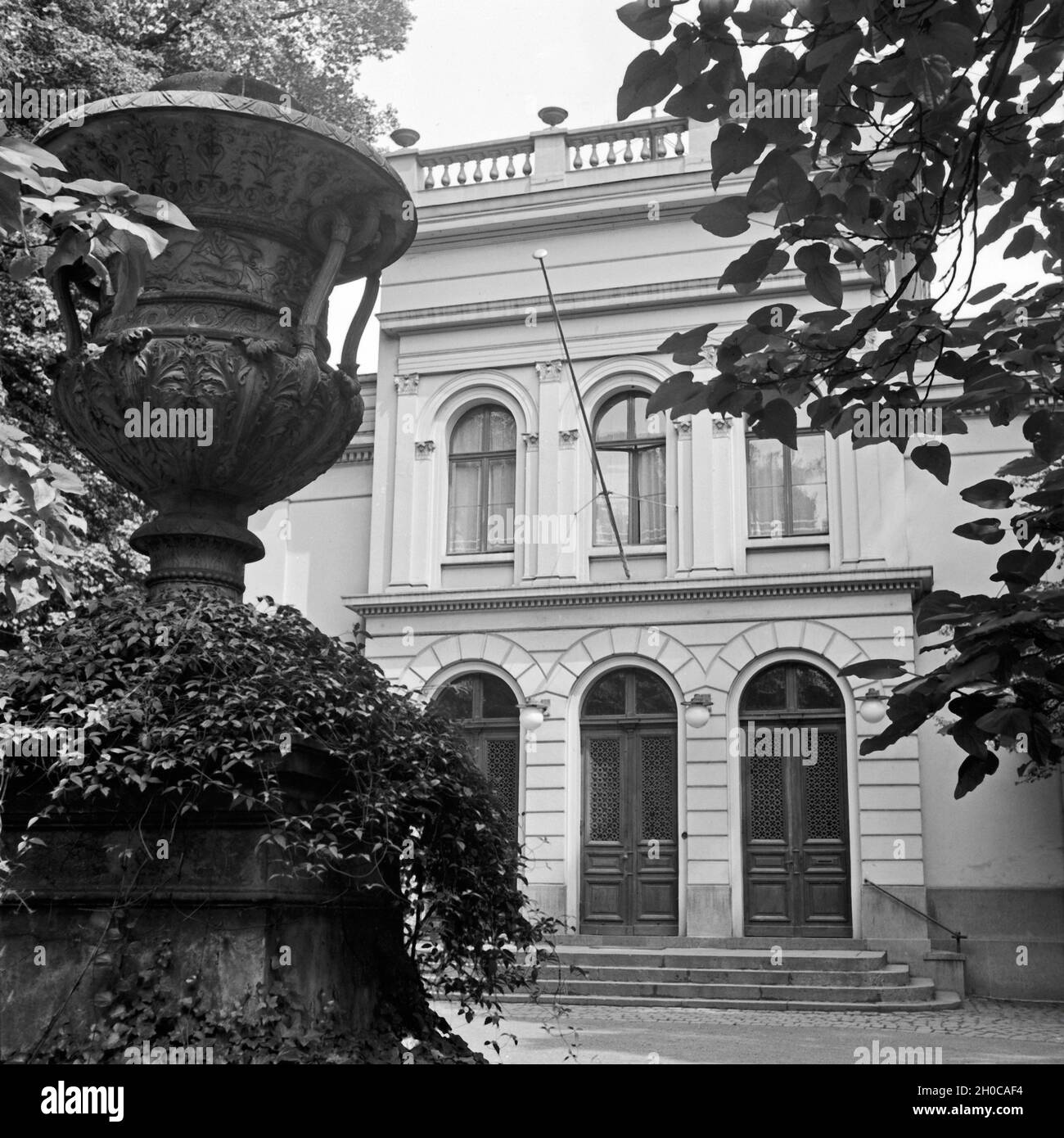 Das Haus des Künstlervereins 'Malkasten' in Düsseldorf Pempelfort, Deutschland 1930er Jahre. House 'Malkasten' der Gesellschaft der Künstler in Düsseldorf Pempelfort, Deutschland 1930. Stockfoto