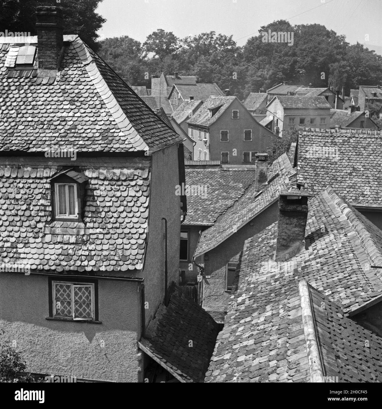 Blick über die Dächer von Bad Homburg, Deutschland 1930er Jahre. Blick über die Dächer von Bad Homburg, Deutschland 1930er Jahre. Stockfoto