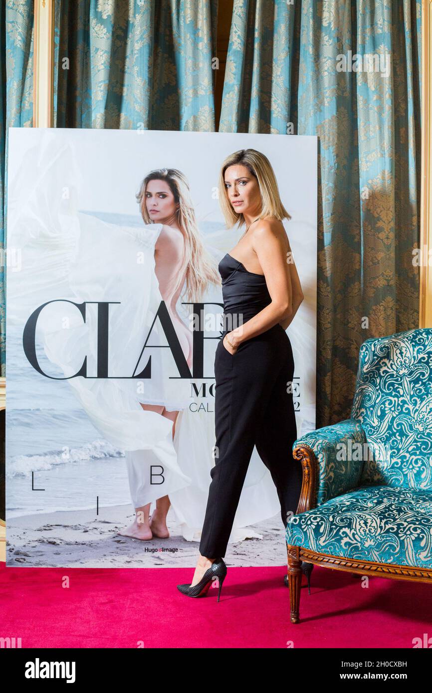 Clara Morgane startet ihren neuen Kalender 'Clara Morgane 2022' am 12 