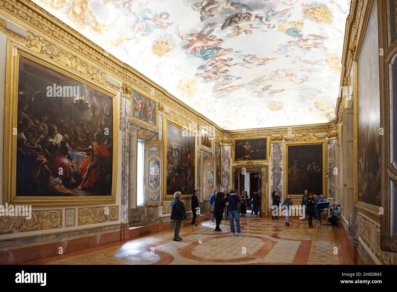 Städtische Museen für antike Kunst, Palast von Buonaccorsi, Palazzo Buonaccorsi, Saal Aeneid, Menschen, Macerata, Marken, Italien, Europa Stockfoto