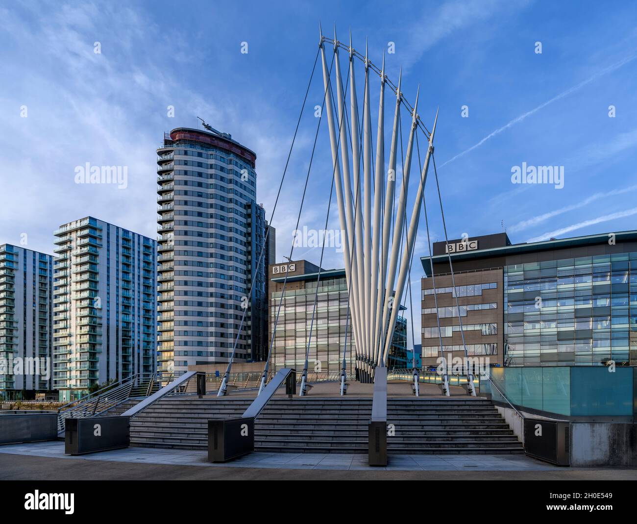 Frühe Abendaufnahmen von MediaCityUK - Heimat der BBC und ITV Studios. Erbaut in Salford Quays am Manchester Ship Canal. Stockfoto