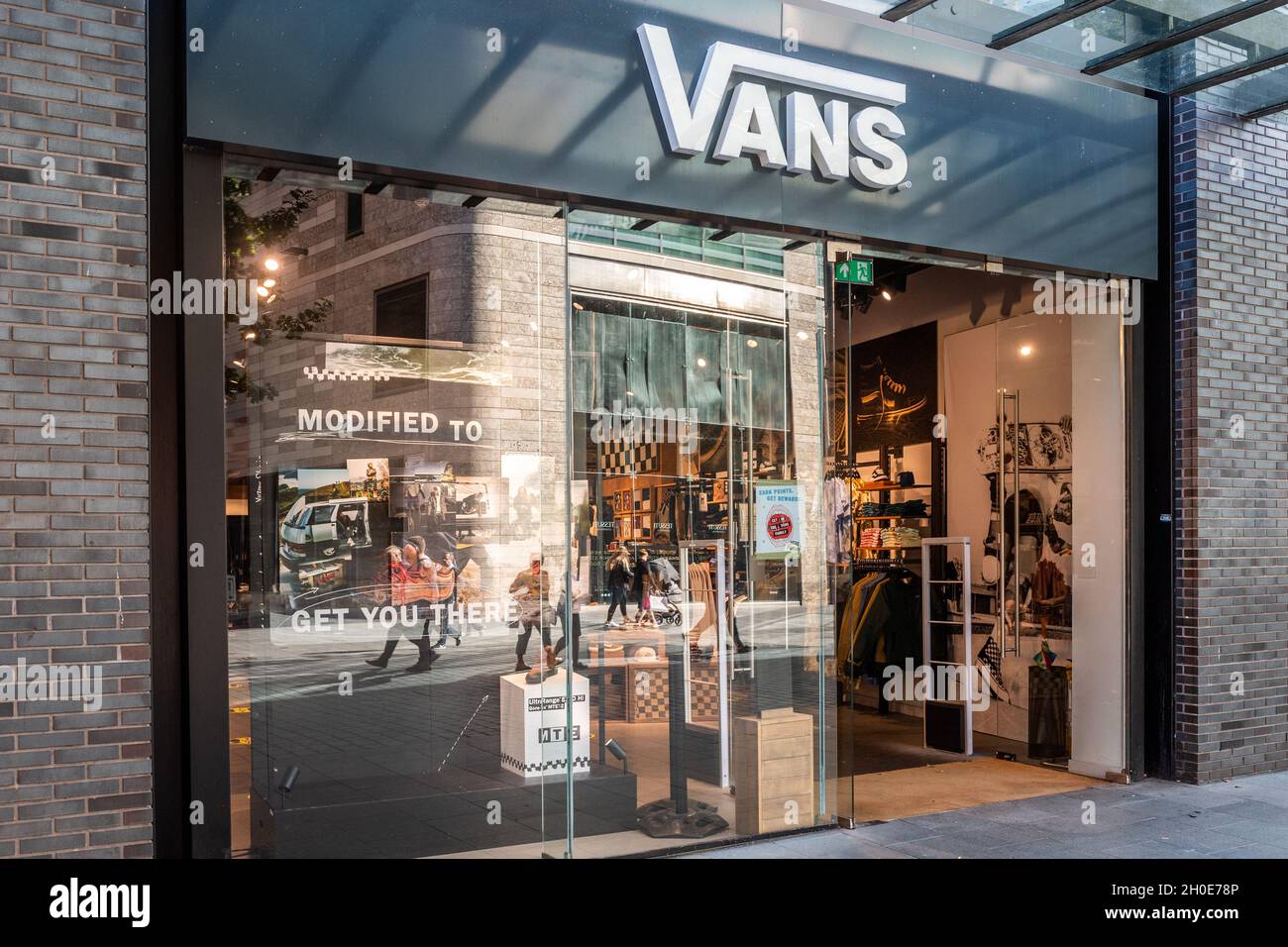 Außenansicht des Bekleidungsladens von Vans in Liverpool, Merseyside, Großbritannien. Stockfoto