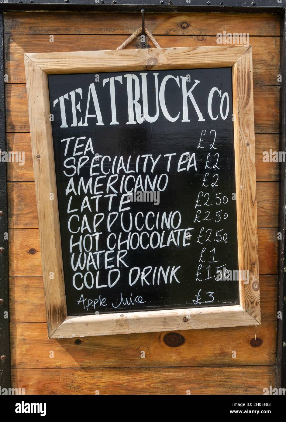 Getränkekarte im Tea Truck Co auf der Isle of Purbeck, Dorset, England, Großbritannien Stockfoto
