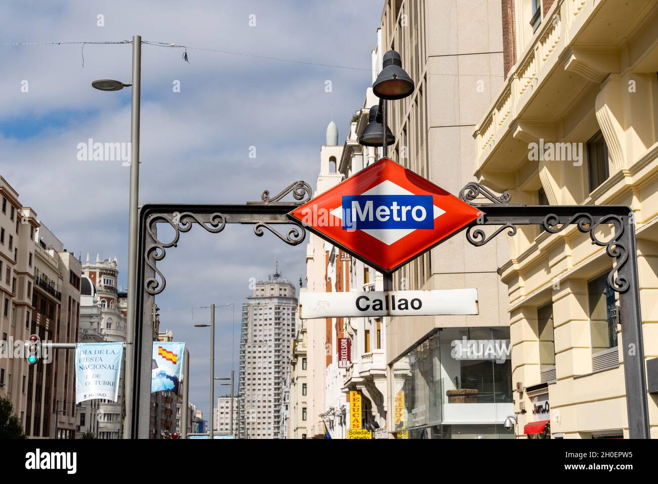 Madrid, Spanien - 10. Oktober 2021: Metrostation Callao in der Gran Via Avenue. Öffentliche Verkehrsmittel Stockfoto