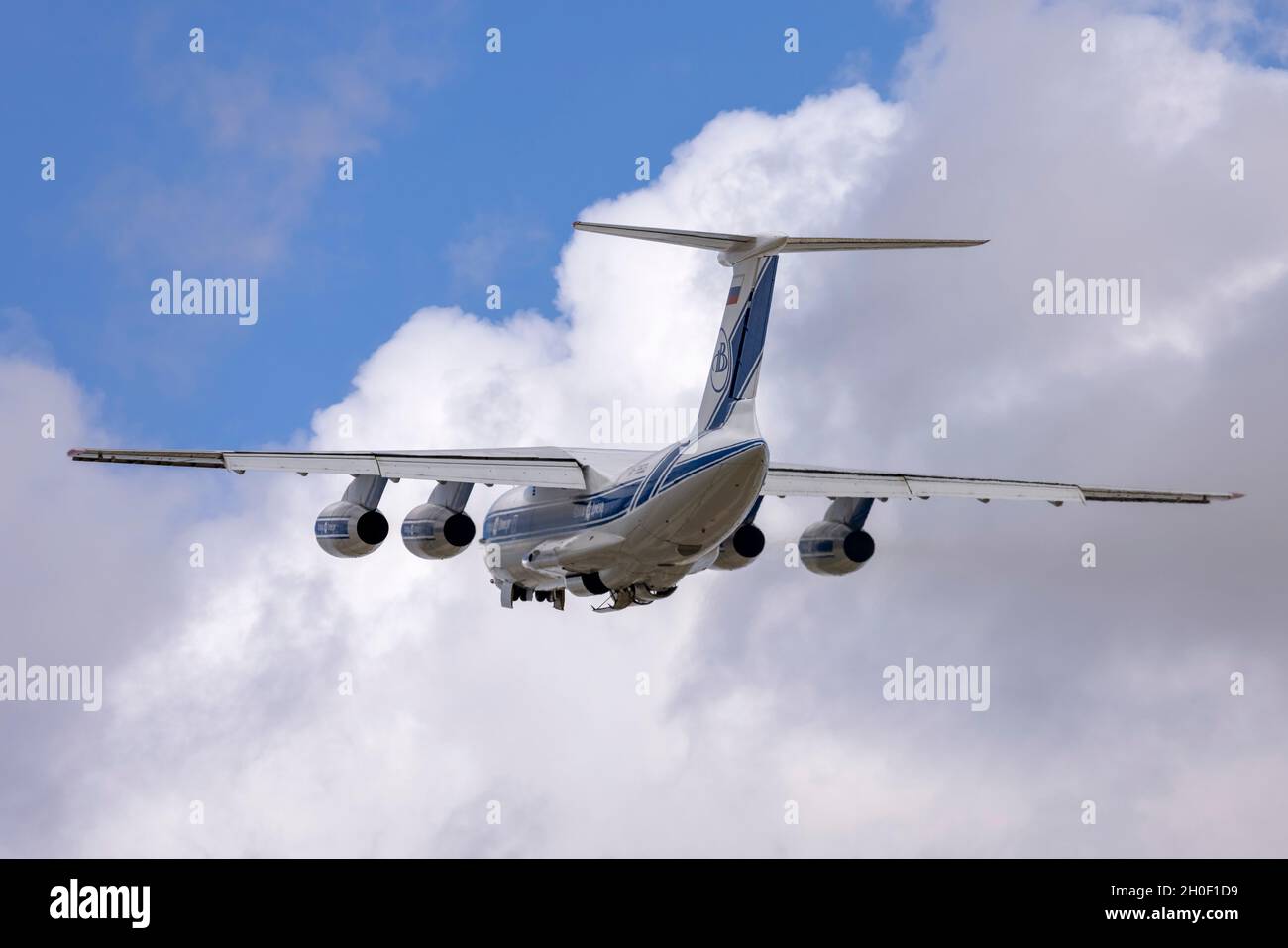 Volga-Dnepr Airlines Ilyushin Il-76TD (REG: RA-76503) starten nach Cotonou, Benin, in Zentralafrika. Stockfoto