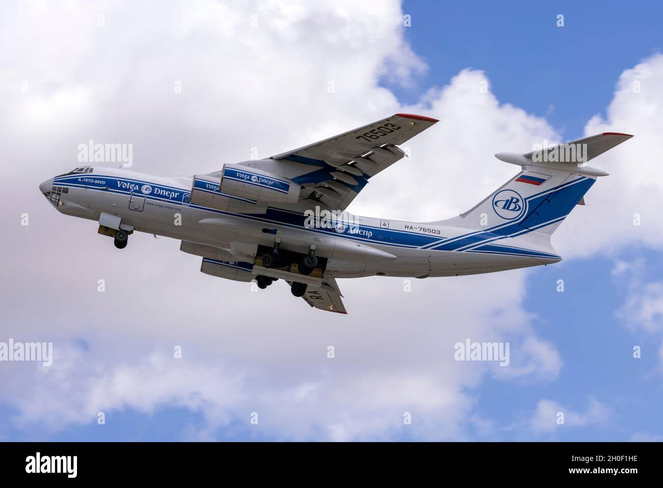 Volga-Dnepr Airlines Ilyushin Il-76TD (REG: RA-76503) starten nach Cotonou, Benin, in Zentralafrika. Stockfoto