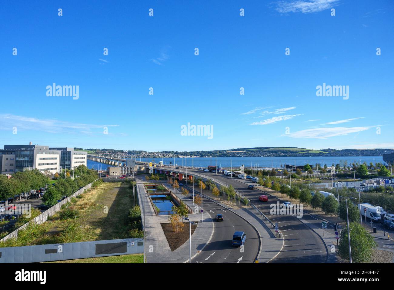 Blick vom Holiday Inn Express auf die Tay Road Bridge, Dundee, Schottland, Großbritannien Stockfoto