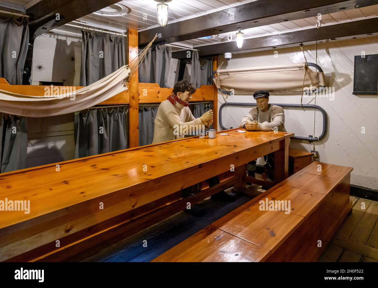 The Mess Deck auf der RRS Discovery, Discovery Point, Dundee, Schottland, Großbritannien Stockfoto