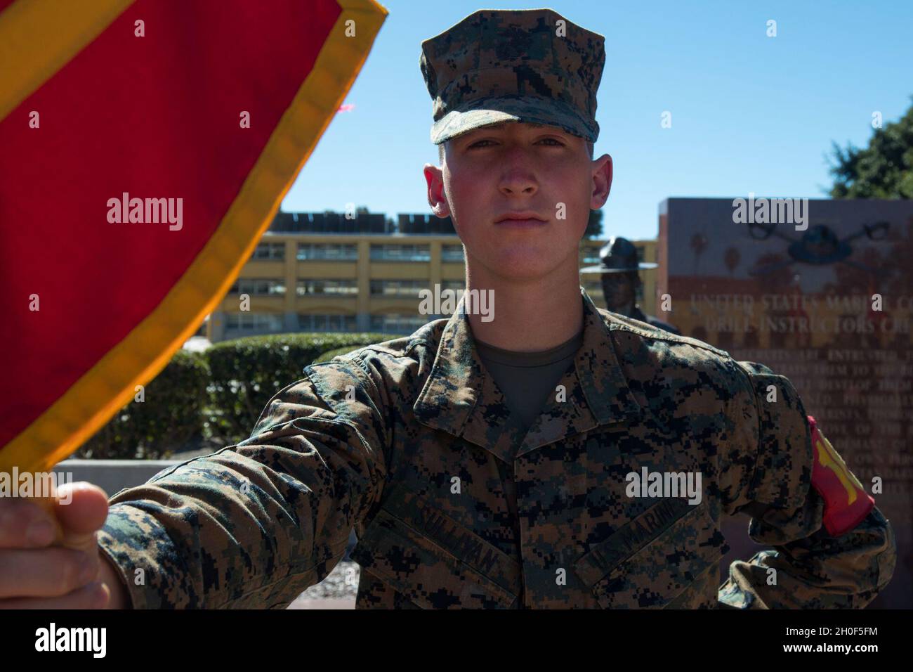 Pfc. Justin R. Sullivan, ein 18-jähriger von RS Los Angeles aus Crestline, Kalifornien, soll am Marine Corps Recruit Depot San Diego, 26. Februar 2021, seinen Abschluss machen. Sullivan absolvierte die Rim of the World High School und wurde dann von Sgt rekrutiert. McIntyre als Crash, Fire und Rettung Marine dienen. Stockfoto