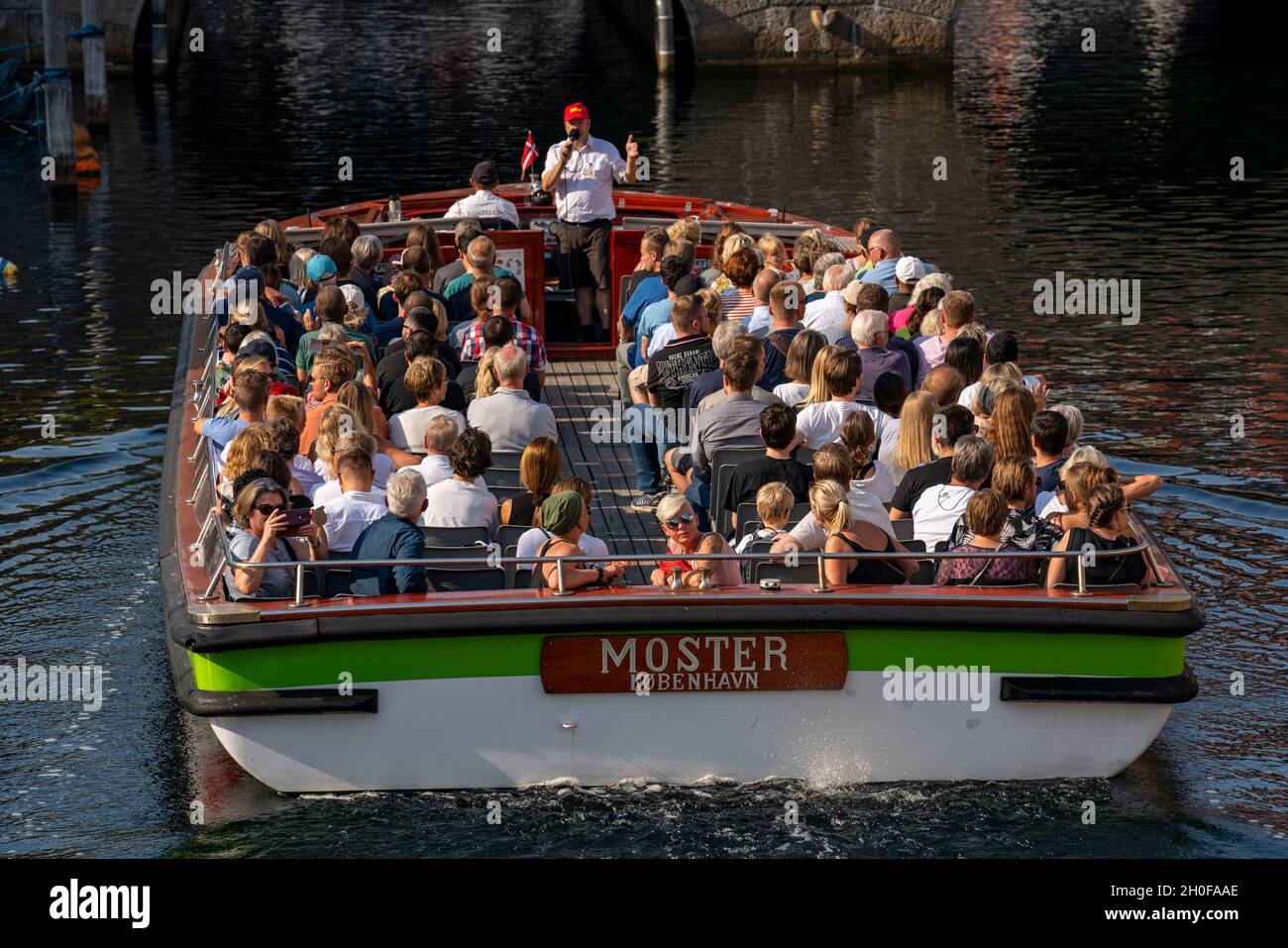 Hafenrundfahrt in einem offenen Kanal-Kreuzfahrtboot, Kopenhagen, Dänemark, Stockfoto