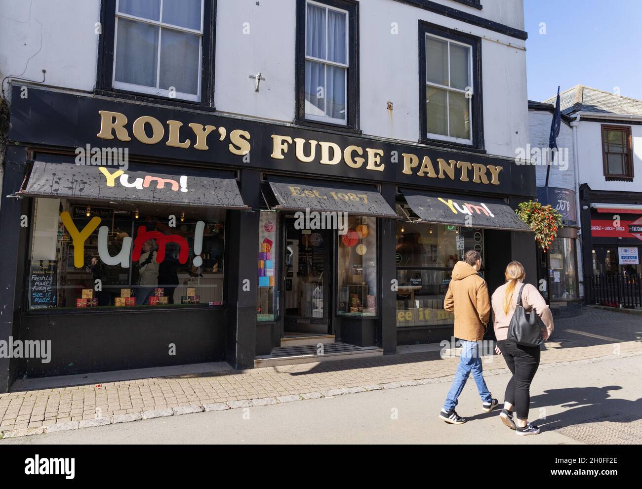 Rolys Fudge Pantry Fudge Shop Exterior, Looe, Cornwall, Großbritannien Stockfoto