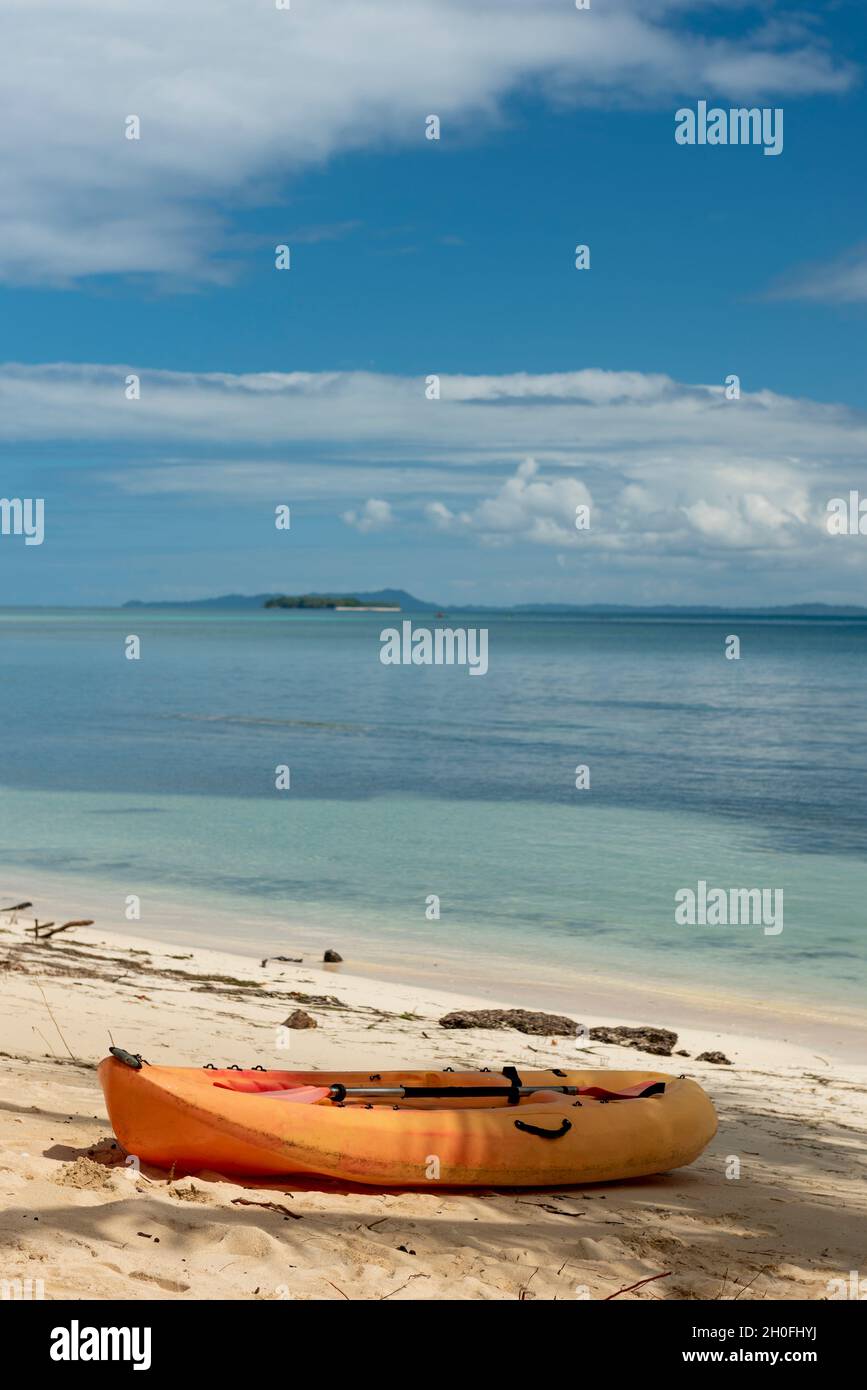 Kajak am tropischen Strand, Bocas del Toro Insel, Panama, Mittelamerika Stockfoto