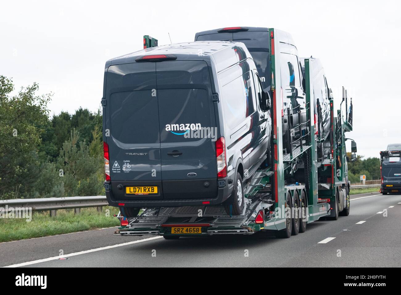 Neue Amazon ford Transporter auf Lieferwagen - Großbritannien  Stockfotografie - Alamy